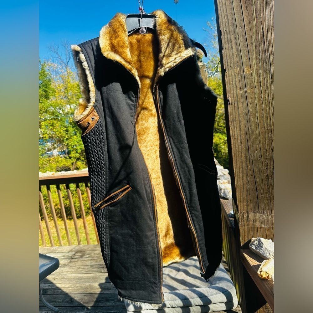 Montana Co. Fur Long Vest 20”p2p 31” long sz M/L reversible - Picture 7 of 9